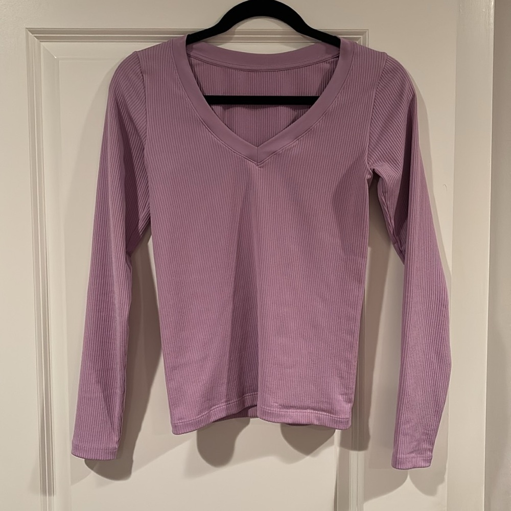 EUC! XS Athleta Renew Seamless V Neck Long Sleeve Athletic Top in Begonia